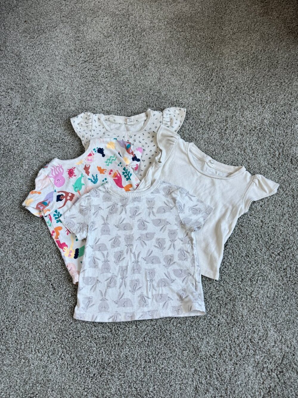 2 OLD NAVY & 2 COLORED ORGANICS 4 short sleeve T-shirts, Size 18-24 MO, Cream
